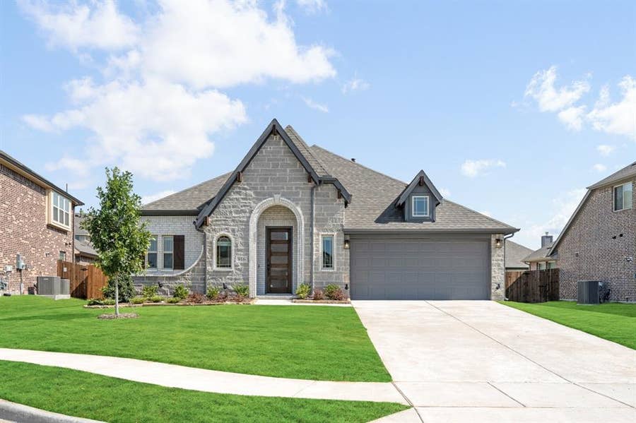 Property photo for 916 Greenleaf Court, Anna, TX