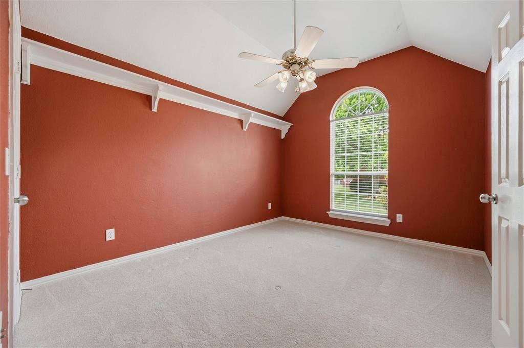 2228 Amy Lane, Plano, TX 75074 Large bedroom on front - walk in closet - jack and jill bath