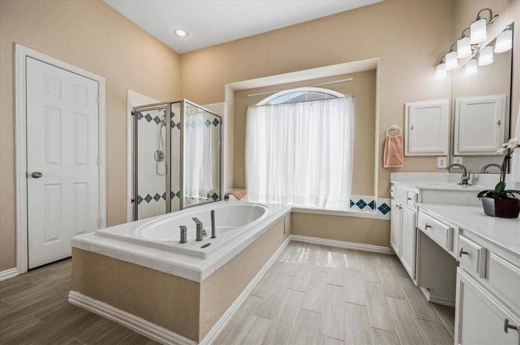 2228 Amy Lane, Plano, TX 75074 1ST FLOOR FULL ENSUITE - NEW TILE FLOORING