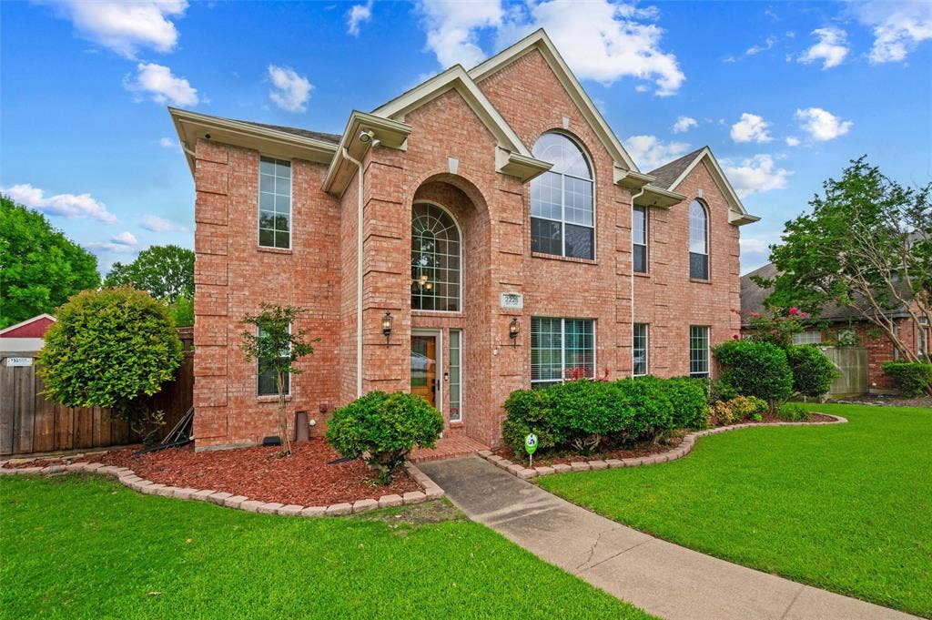 2228 Amy Lane, Plano, TX 75074 4 Bedroom 3.5 Baths Pool/Spa Outdoor Kitchen