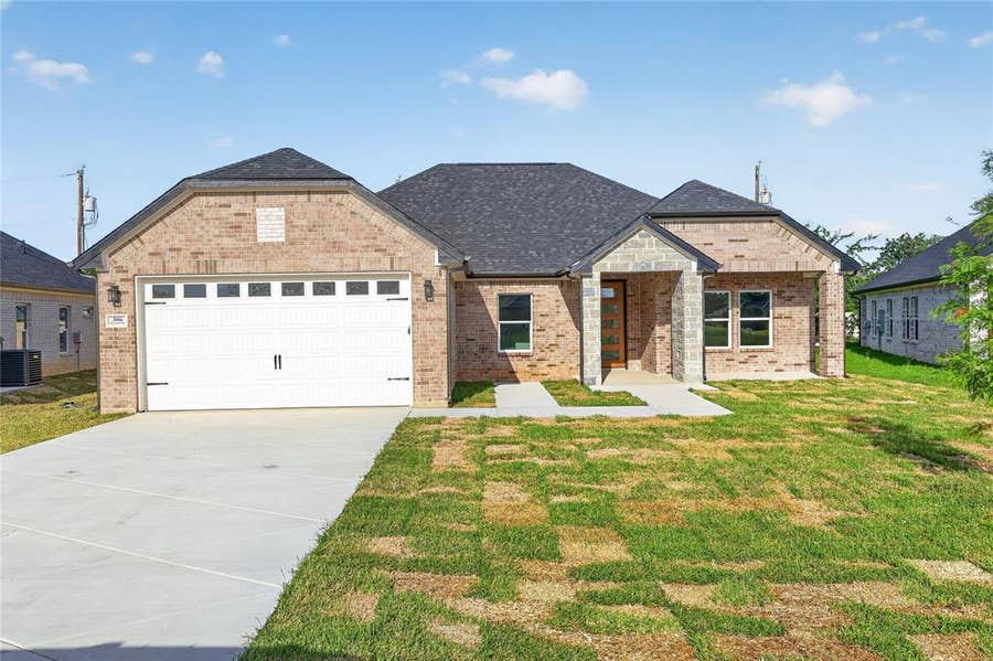 Property photo for 306 Backlash Drive, Gun Barrel City, TX