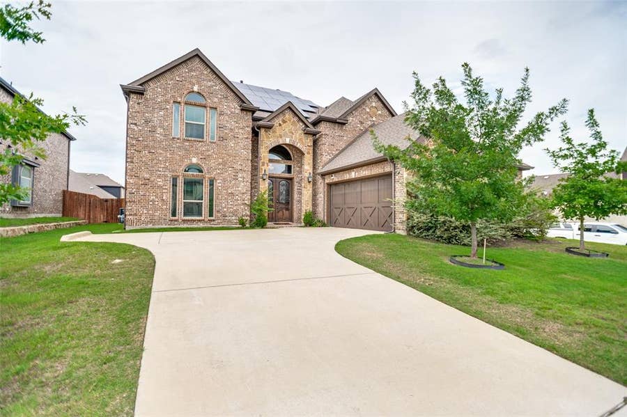 Property photo for 413 Frontier Court, Midlothian, TX