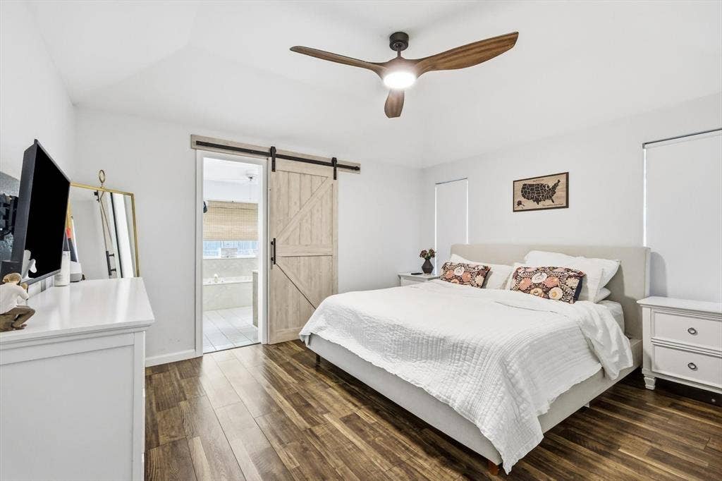 437 Bradshaw Street, Cedar Hill, TX 75104 Spacious bedroom featuring vaulted ceilings, wood-finish flooring, and a modern ceiling fan
