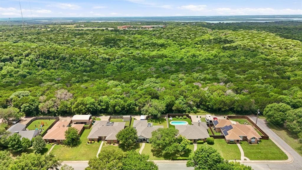 437 Bradshaw Street, Cedar Hill, TX 75104 Residential neighborhood with single-story homes featuring brick exteriors, asphalt shingle roofs, and green lawns