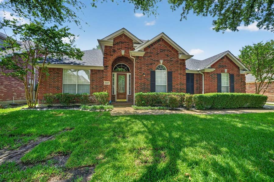 Property photo for 9217 Royal Burgess Drive, Rowlett, TX