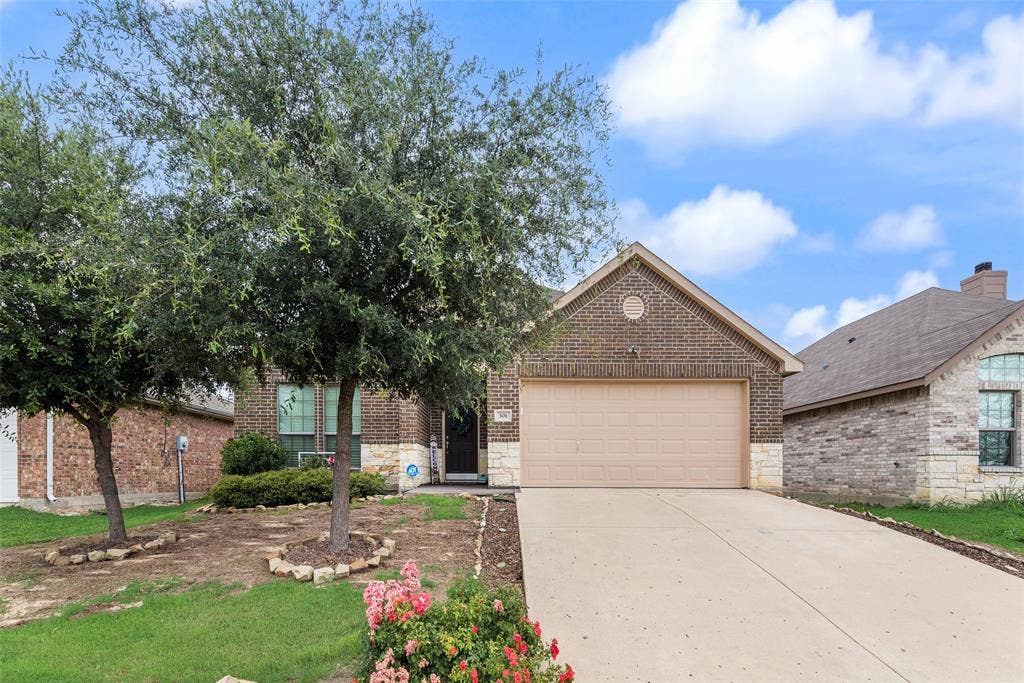 301 Billy Wickliffe Drive, Wilmer, TX 75172 Front house