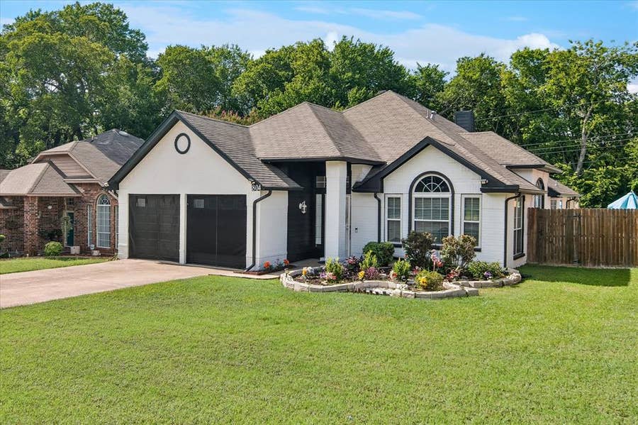 Property photo for 804 Clover Hill Lane, Cedar Hill, TX