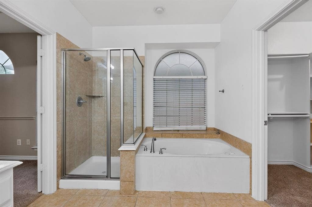 217 Gatehouse Drive, Red Oak, TX 75154 The primary bathroom features a walk-in shower and separate tub.