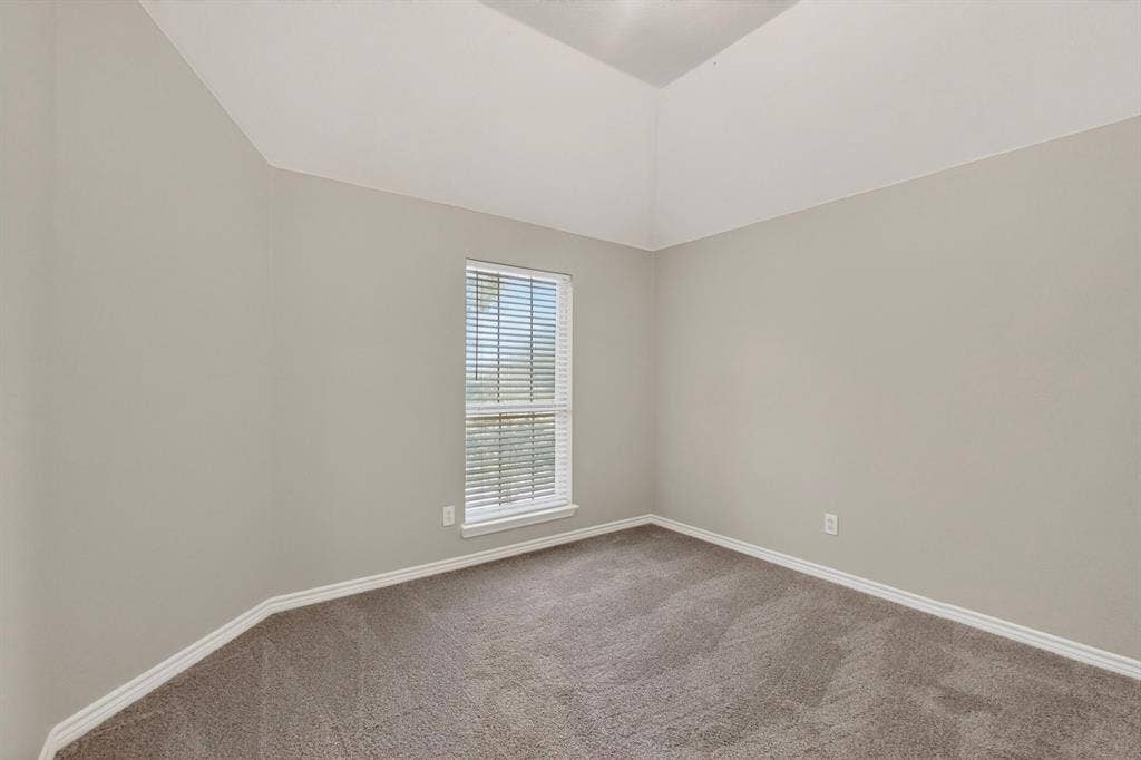217 Gatehouse Drive, Red Oak, TX 75154 Secondary bedroom