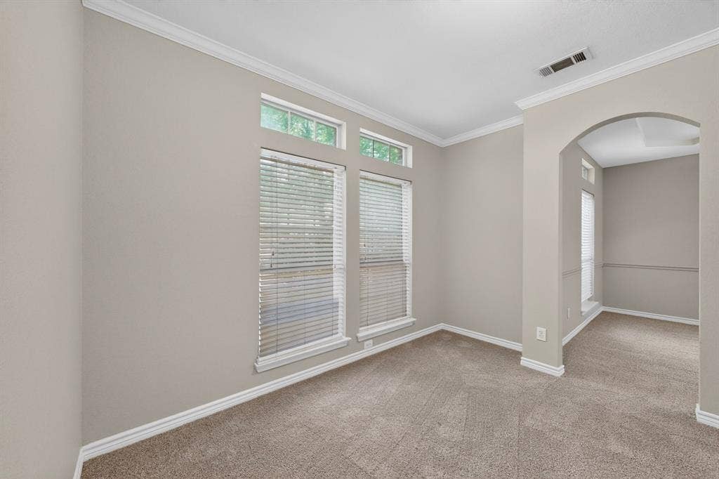 217 Gatehouse Drive, Red Oak, TX 75154 Empty roomSitting area off of primary bedroom
