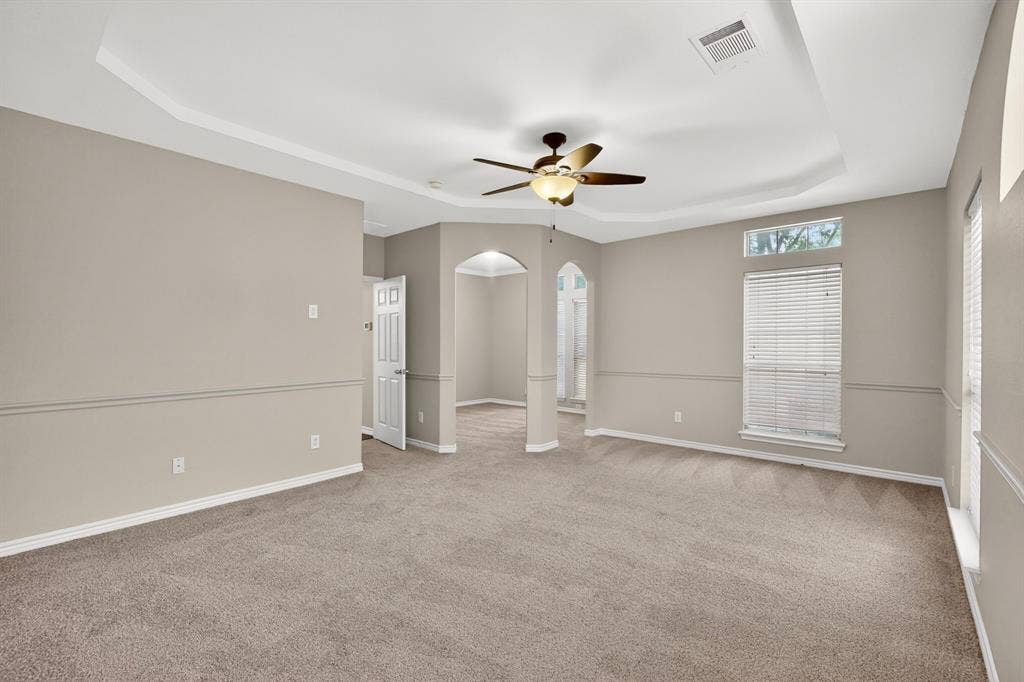 217 Gatehouse Drive, Red Oak, TX 75154 The primary bedroom is huge!