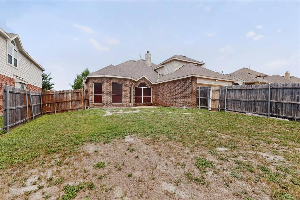 217 Gatehouse Drive, Red Oak, TX 75154 Back yard has plenty of space.