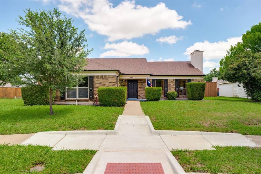 Property photo for 1221 Sicily Court, Garland, TX