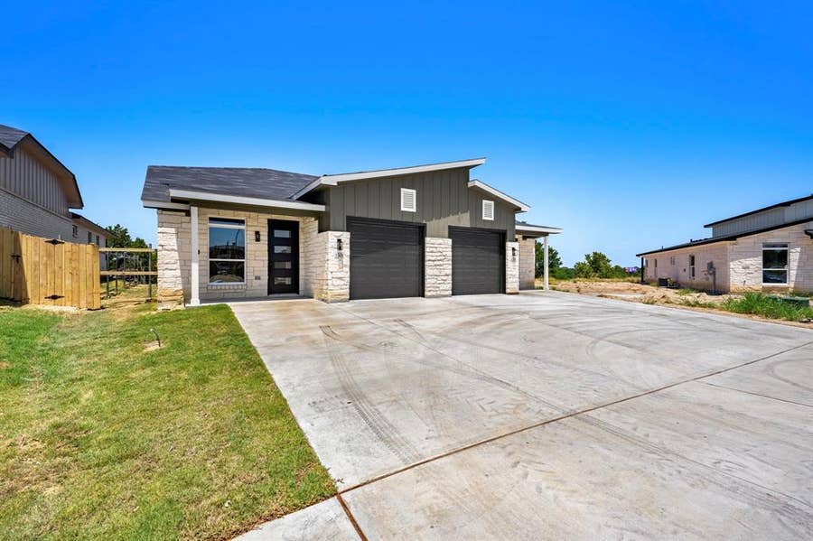 Property photo for 1301 Lone Pine Way, Killeen, TX