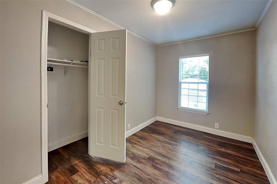Property photo for 1416 Record Crossing Road, Dallas, TX