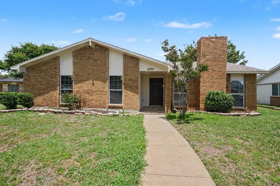 Property photo for 1205 Crestwood Court, Allen, TX