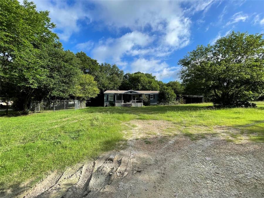 Property photo for 908 Bells Chapel Circle, Waxahachie, TX