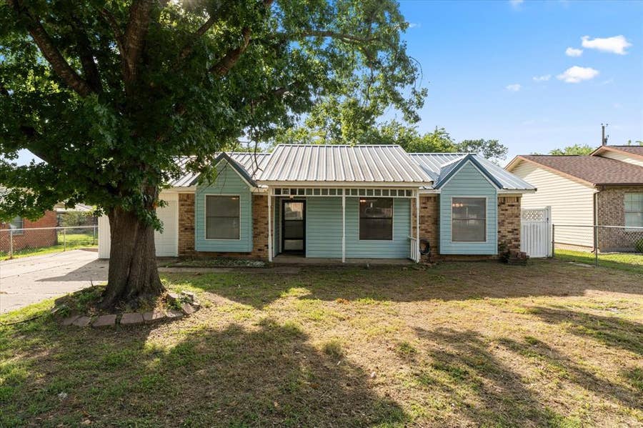 Property photo for 119 Mcanally Drive, Mabank, TX