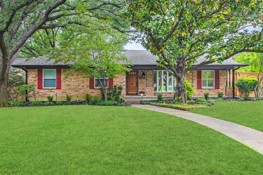 Property photo for 1125 Greenway Drive, Richardson, TX