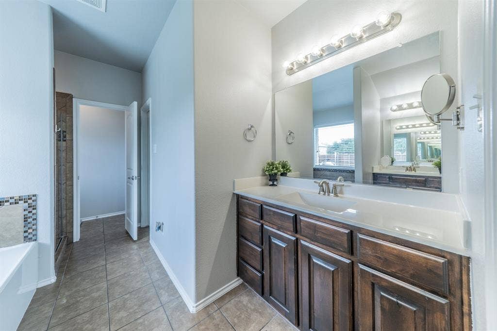 1050 Hidden Lakes Way, Rockwall, TX 75087 1050 Hidden Lakes Way, Rockwall, TX 75087