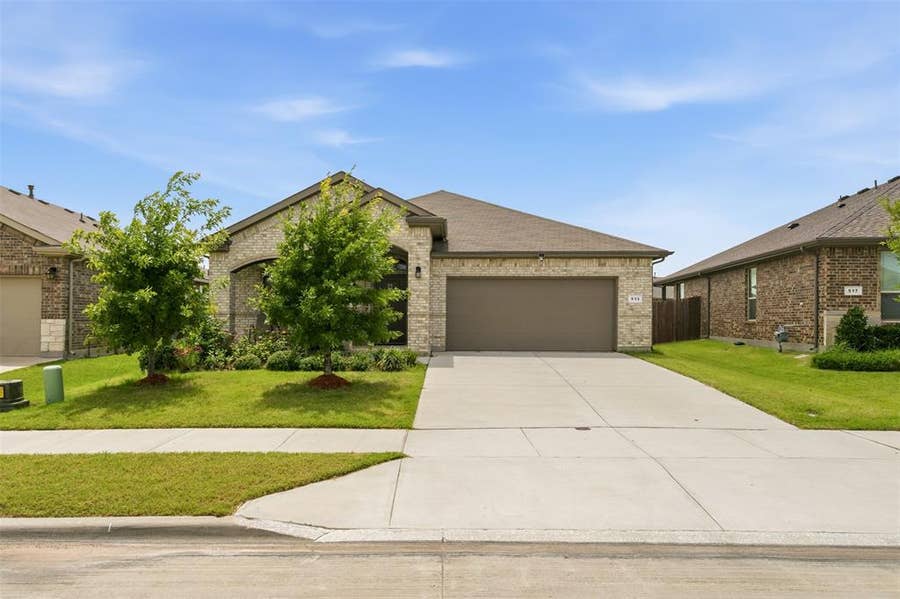 Property photo for 513 Frenchpark Drive, Fort Worth, TX