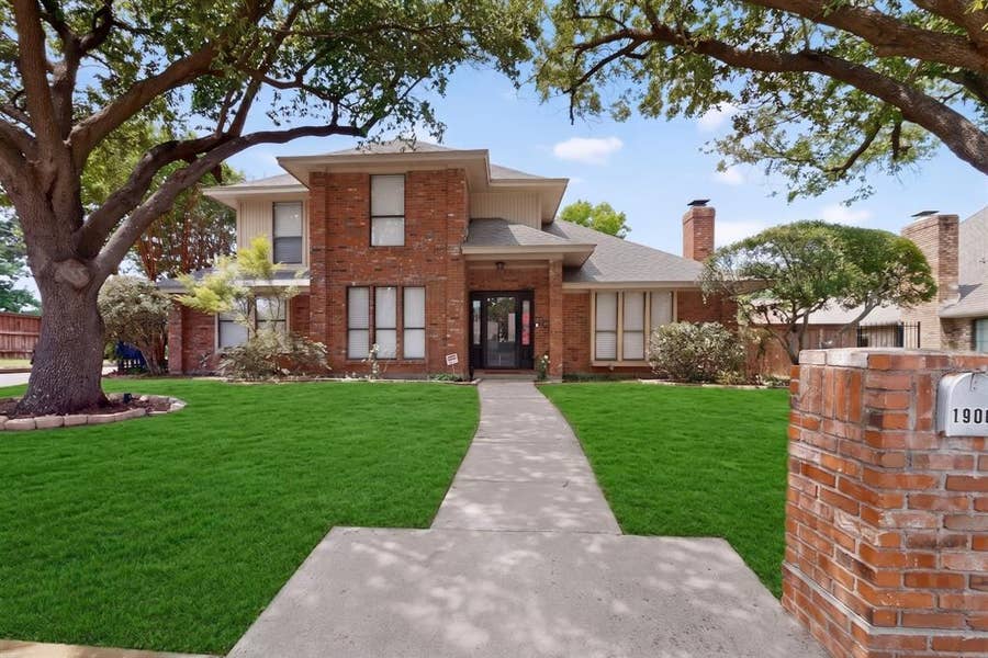 Property photo for 1900 Thames Drive, Arlington, TX