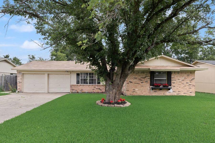 Property photo for 1621 Lee Street, Kaufman, TX