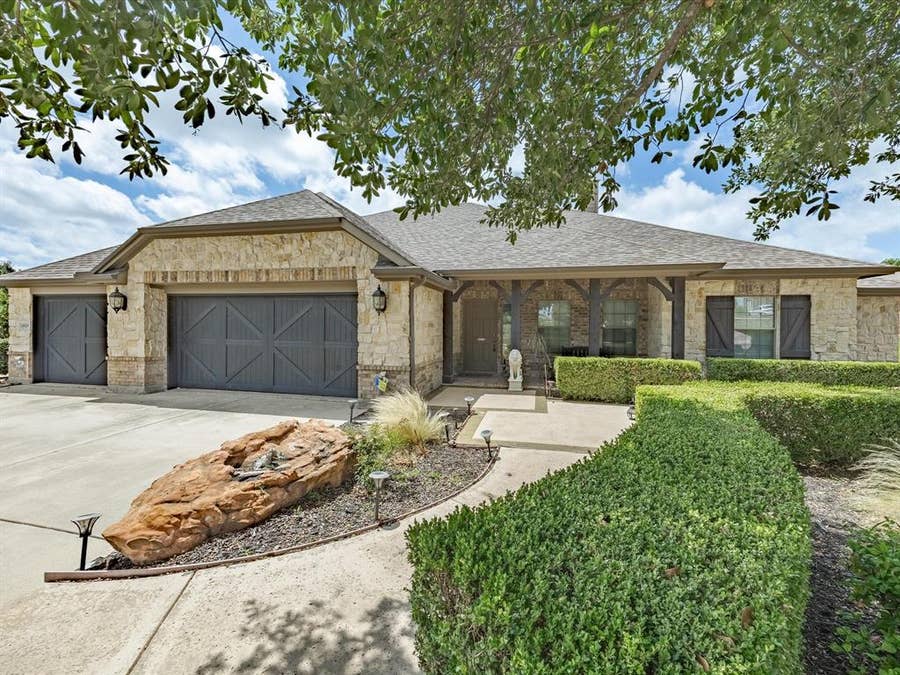 Property photo for 11029 Owl Creek Drive, Fort Worth, TX