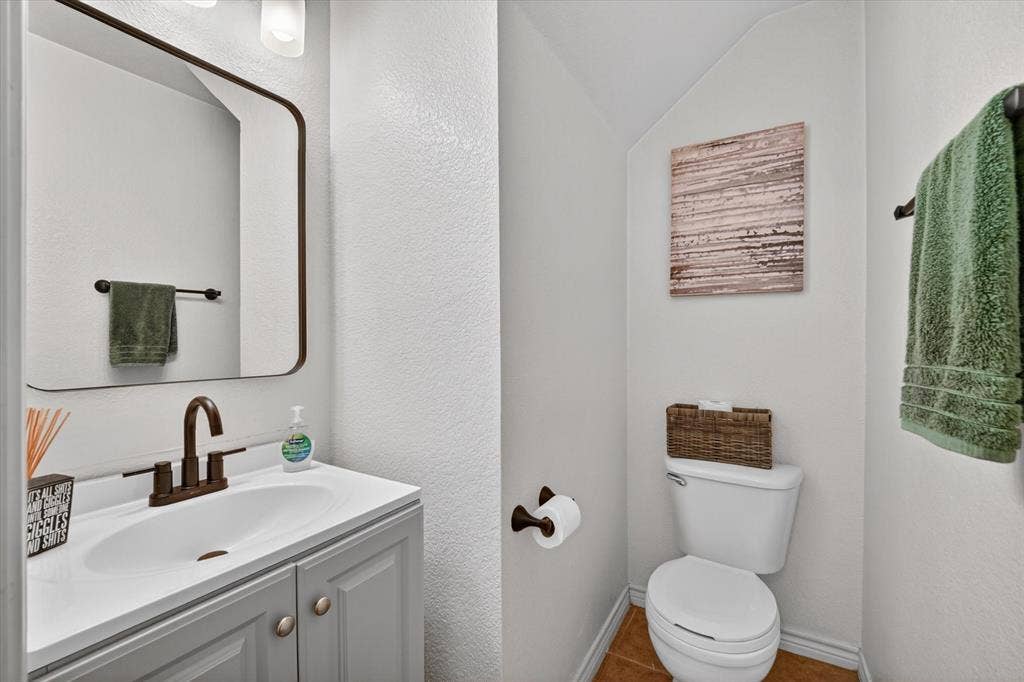 8208 Hidden Path Lane, Denton, TX 76210