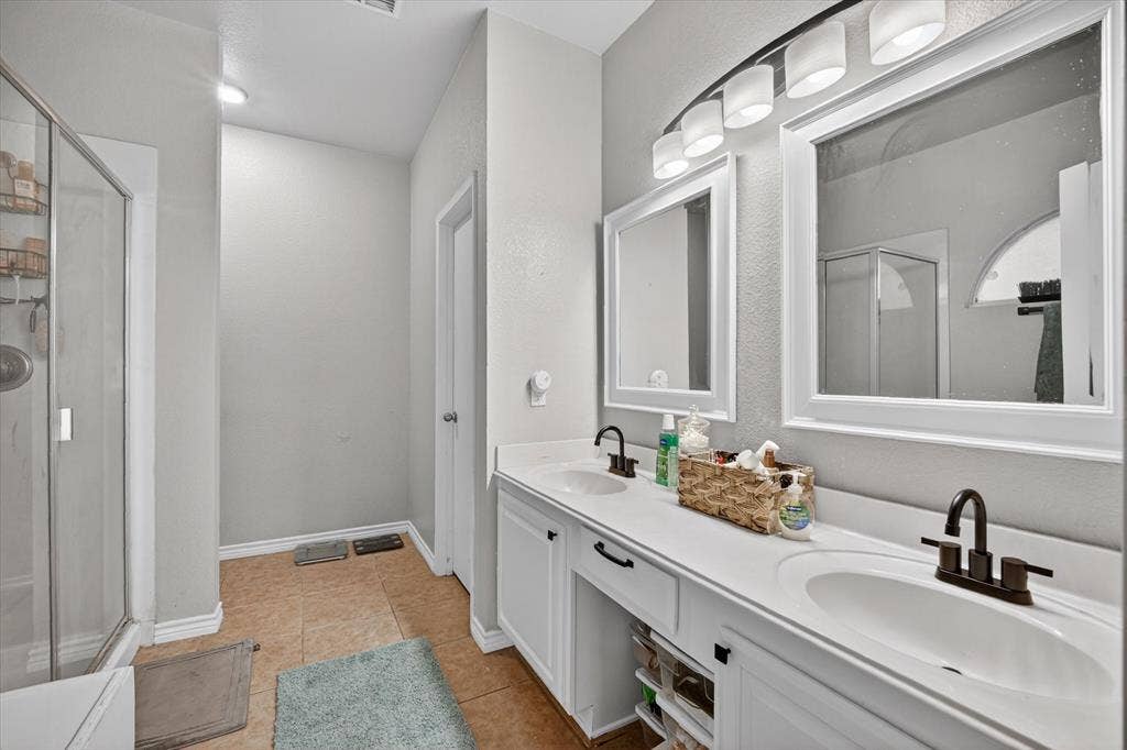 8208 Hidden Path Lane, Denton, TX 76210