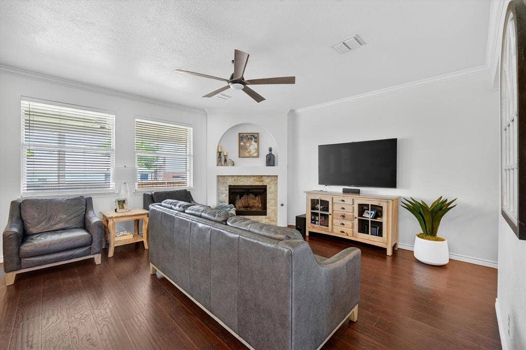 8208 Hidden Path Lane, Denton, TX 76210