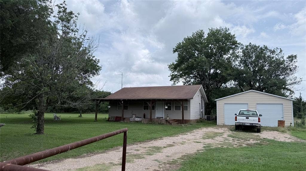 232 Railroad Drive, Mabank, TX 75147 House with garage
