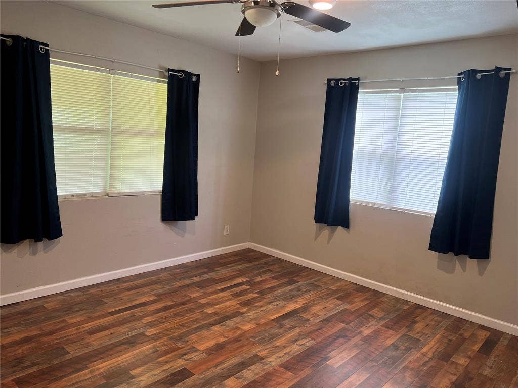 232 Railroad Drive, Mabank, TX 75147 Master with 1/2 bath