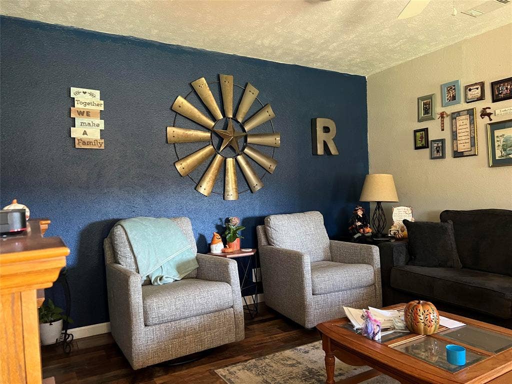 232 Railroad Drive, Mabank, TX 75147 Living room