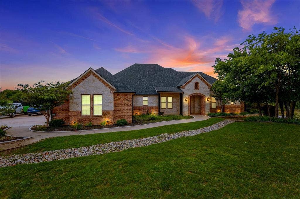 1040 Lighthouse Court, Grand Prairie, TX 75104 1040 Lighthouse Court, Grand Prairie, TX 75104