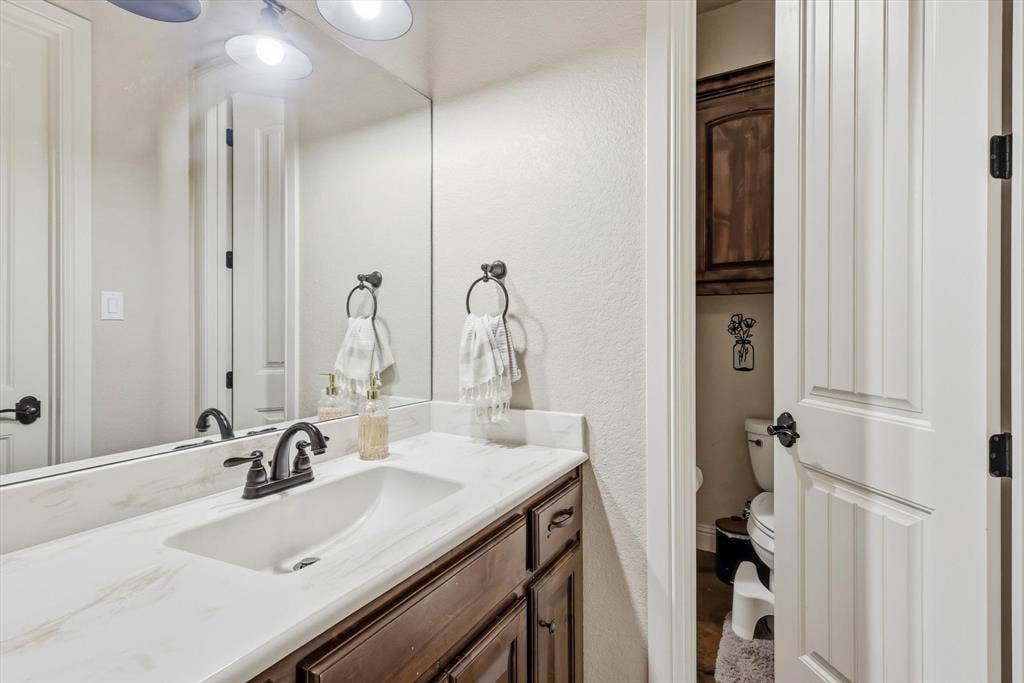 1040 Lighthouse Court, Grand Prairie, TX 75104 1040 Lighthouse Court, Grand Prairie, TX 75104