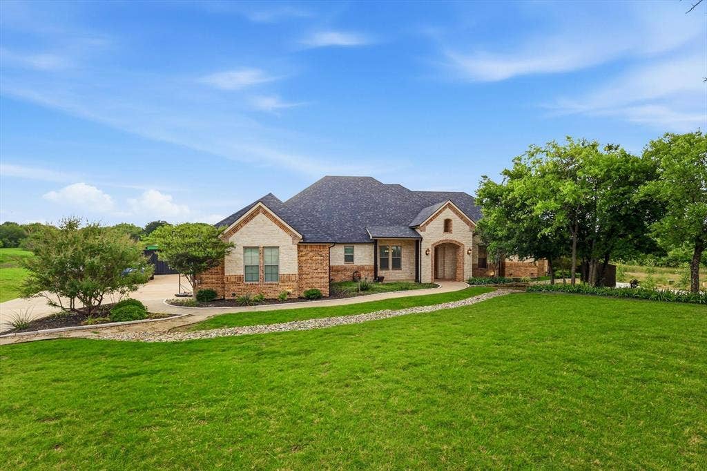 1040 Lighthouse Court, Grand Prairie, TX 75104 1040 Lighthouse Court, Grand Prairie, TX 75104