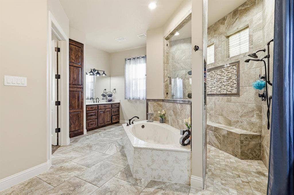 1040 Lighthouse Court, Grand Prairie, TX 75104 1040 Lighthouse Court, Grand Prairie, TX 75104