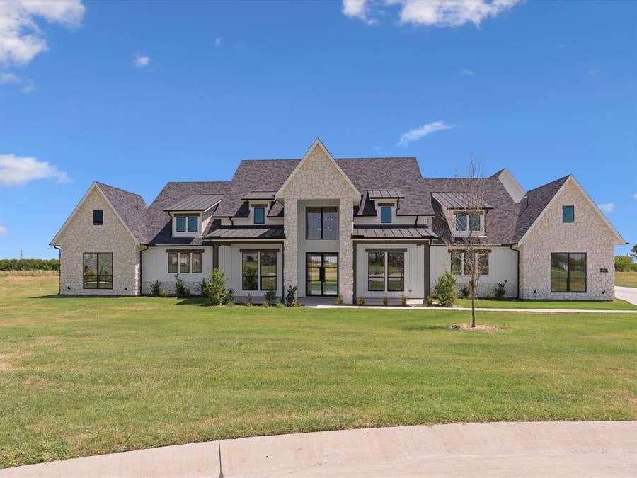 Property photo for 704 Cambridge Court, Nevada, TX