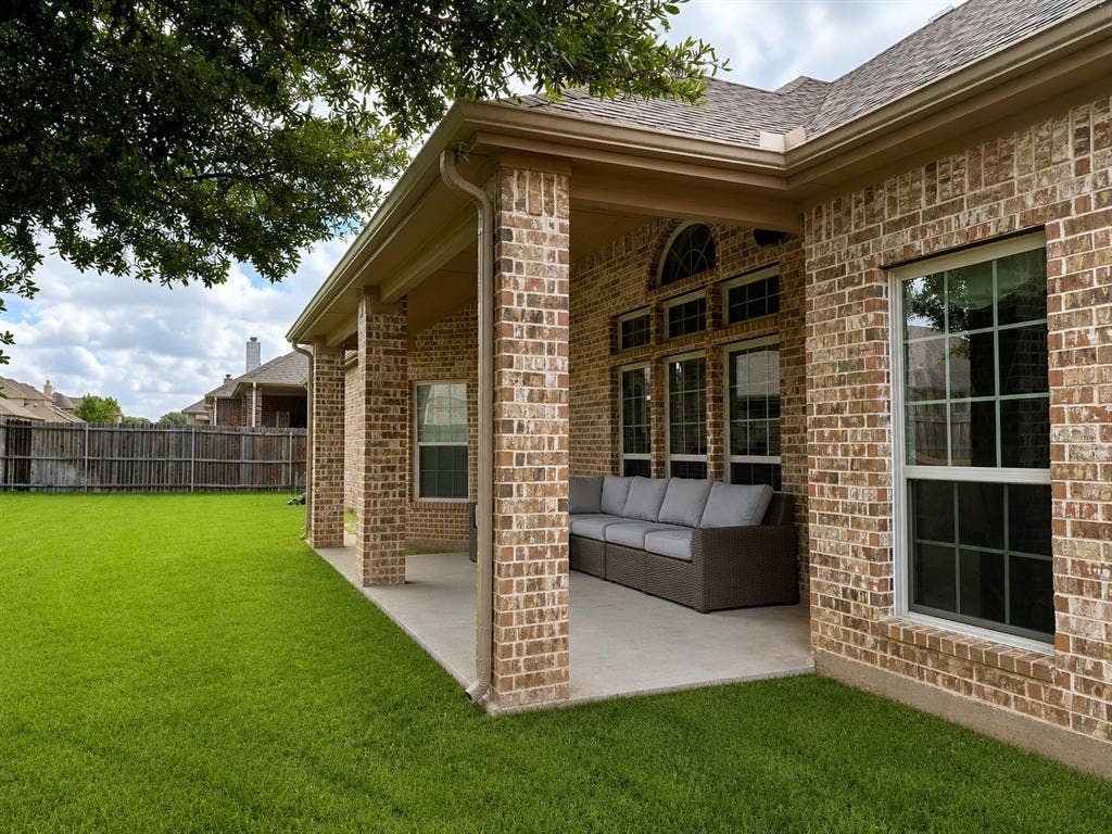 3221 Le Manns Street, Midlothian, TX 76065 3221 Le Manns Street, Midlothian, TX 76065