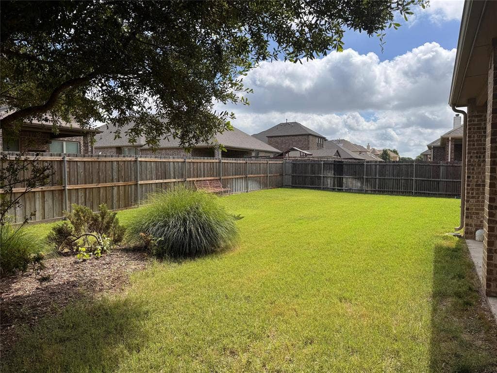 3221 Le Manns Street, Midlothian, TX 76065 3221 Le Manns Street, Midlothian, TX 76065