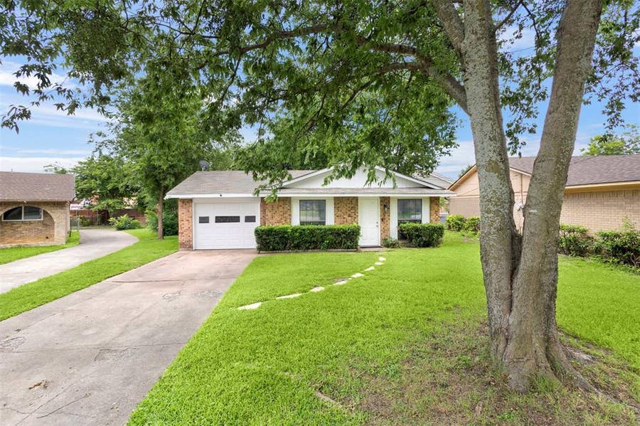 Property photo for 111 Alamo Street, Waxahachie, TX