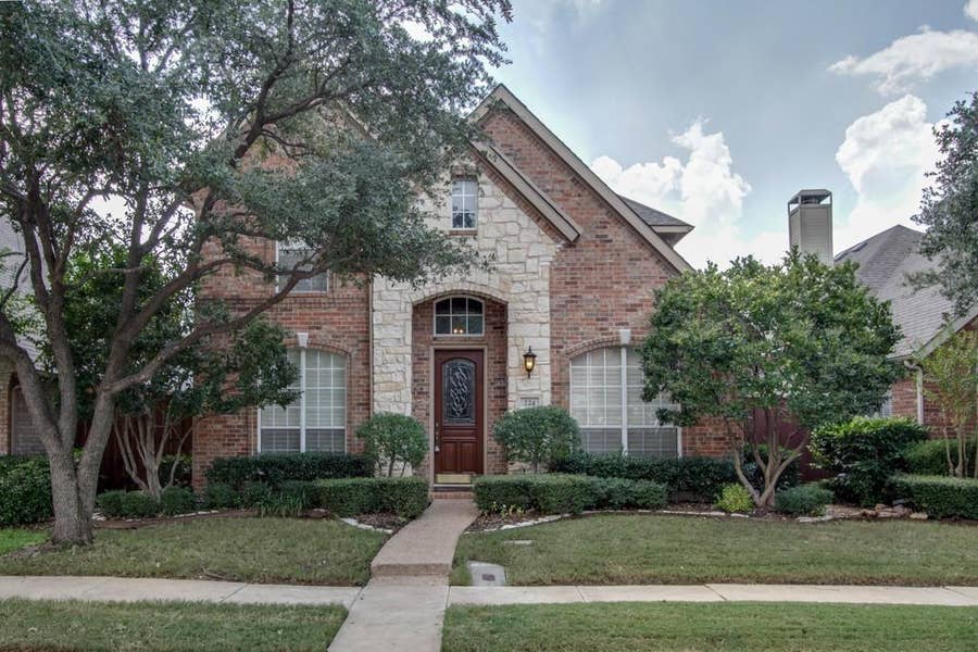 Property photo for 224 Heatherwood Drive, Irving, TX