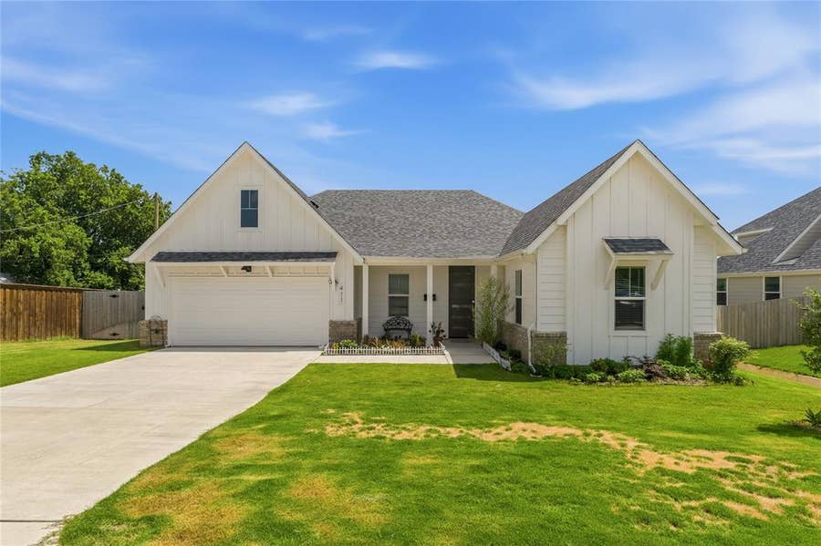 Property photo for 411 W Harwood Road, Euless, TX