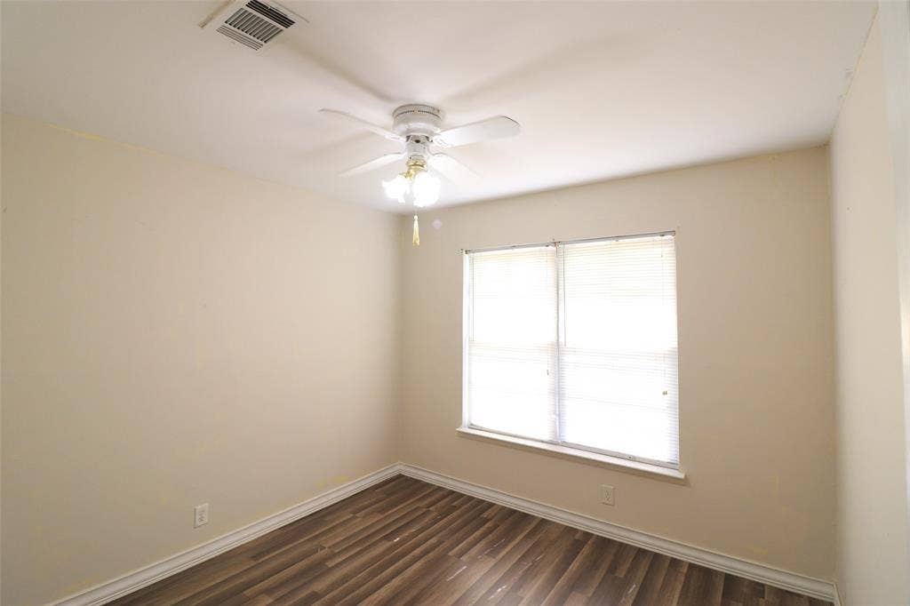 600 Livingston Drive, Hurst, TX 76053 600 Livingston Drive, Hurst, TX 76053