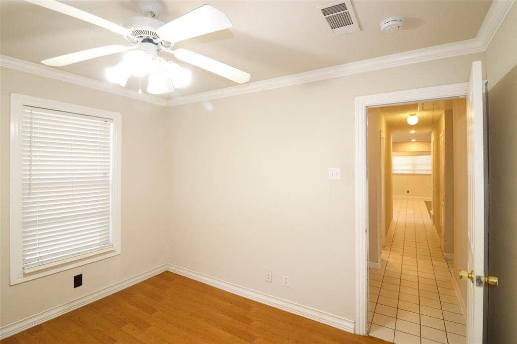600 Livingston Drive, Hurst, TX 76053 600 Livingston Drive, Hurst, TX 76053
