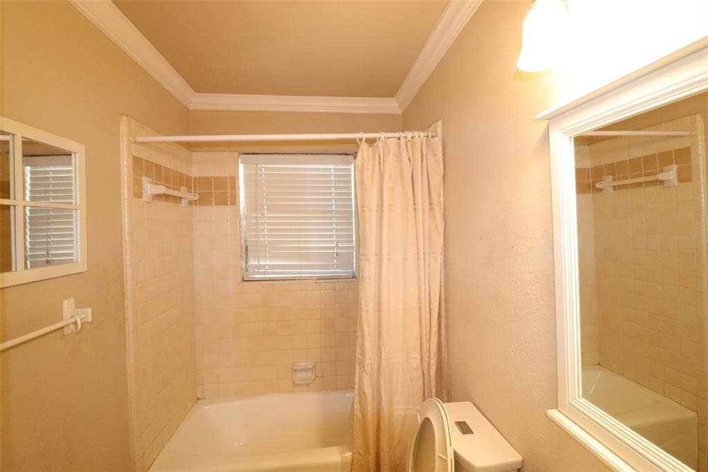 600 Livingston Drive, Hurst, TX 76053 600 Livingston Drive, Hurst, TX 76053