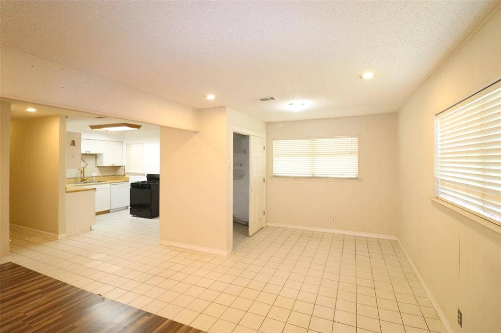 600 Livingston Drive, Hurst, TX 76053 600 Livingston Drive, Hurst, TX 76053