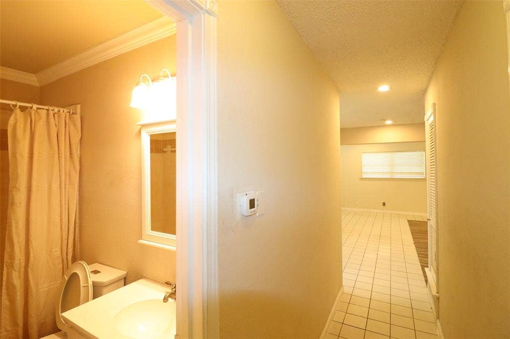 600 Livingston Drive, Hurst, TX 76053 600 Livingston Drive, Hurst, TX 76053