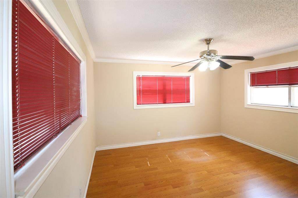 600 Livingston Drive, Hurst, TX 76053 600 Livingston Drive, Hurst, TX 76053